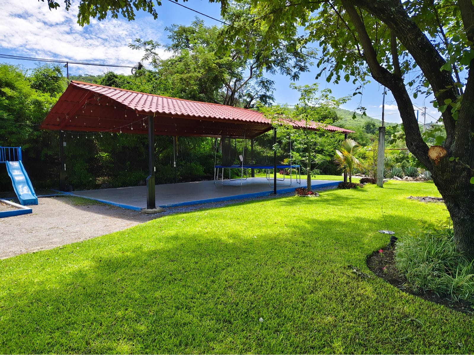 Montaje de Mesas y Sillas